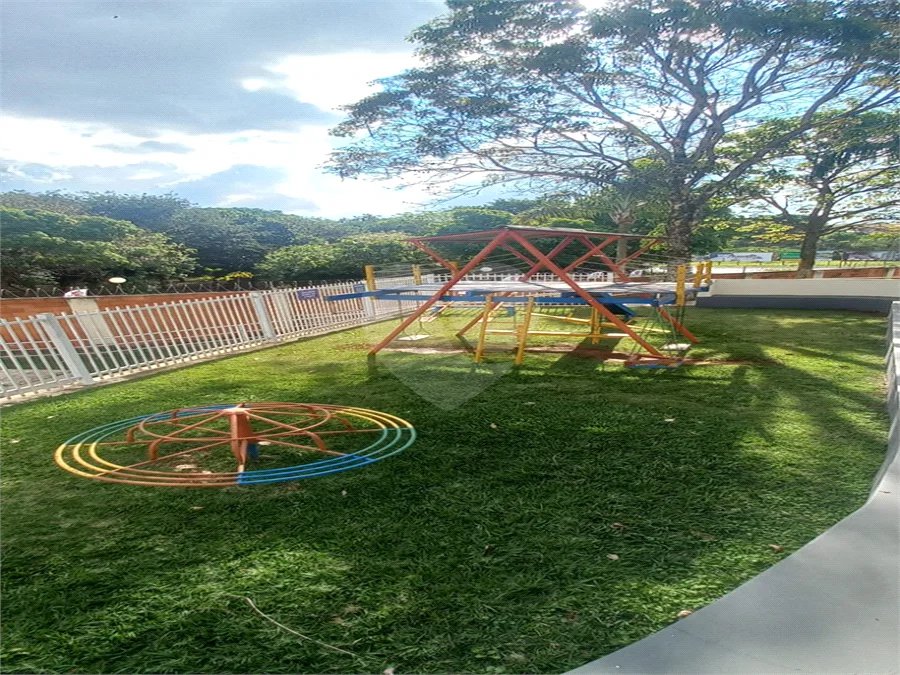 Sobrado 4 dormitórios, condomínio Village Paineiras