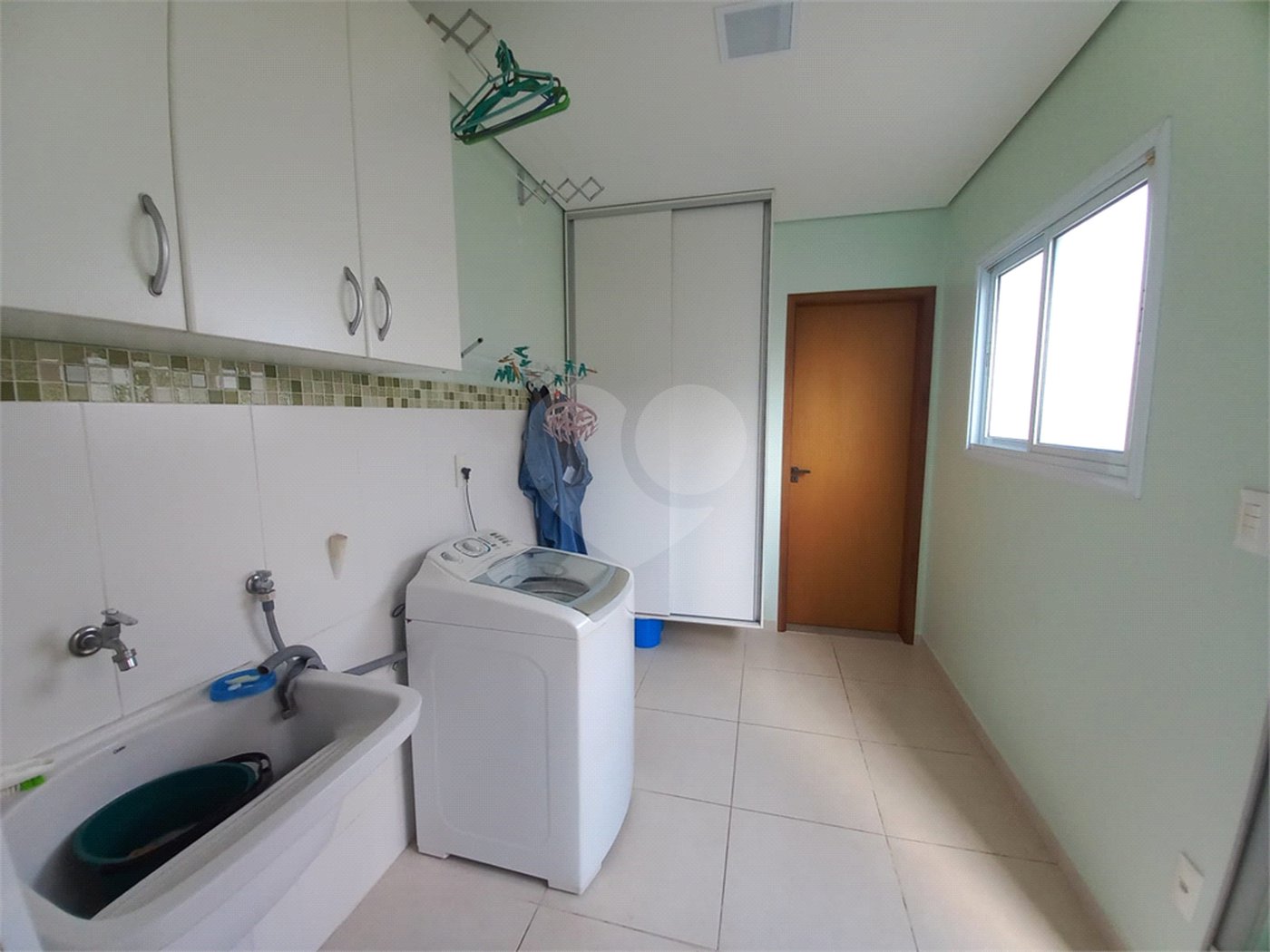 Casa à venda com 3 quartos, sendo 1 suíte, no condomínio São Domingos, Valinhos - SP