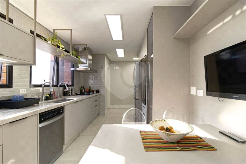 Apartamento à venda com 3 suítes em Jardim Parque Morumbi, São Paulo, SP