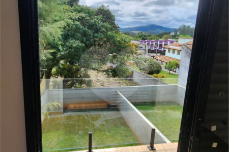 Sobrado à venda com 3 suítes em Jardim dos Pinheiros, Atibaia, SP