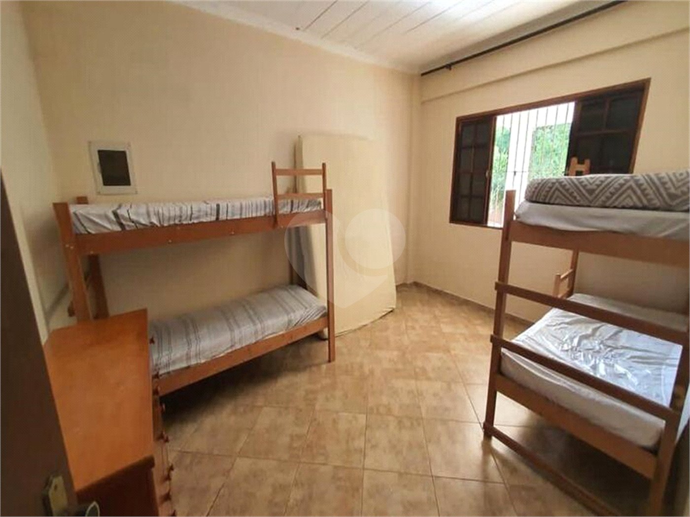 Casa à venda com 6 quartos, sendo 3 suítes, no condomínio Residencial Jardins de Mairiporã I, Mairiporã - SP
