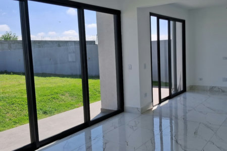 Sobrado à venda com 3 quartos, sendo 1 suíte, em Parque Rizzo, Cotia - SP