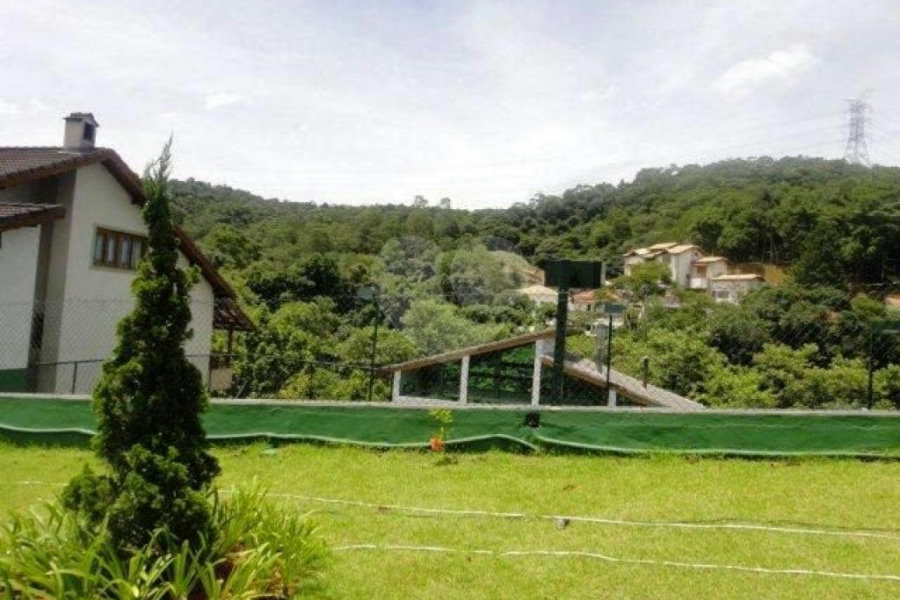 Casa à venda com 4 quartos, sendo 3 suítes, no condomínio Residencial Jardim Itatinga, São Paulo - SP