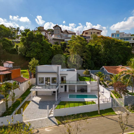 Casa à venda com 4 quartos, sendo 3 suítes, no condomínio Estância Marambaia, Vinhedo - SP