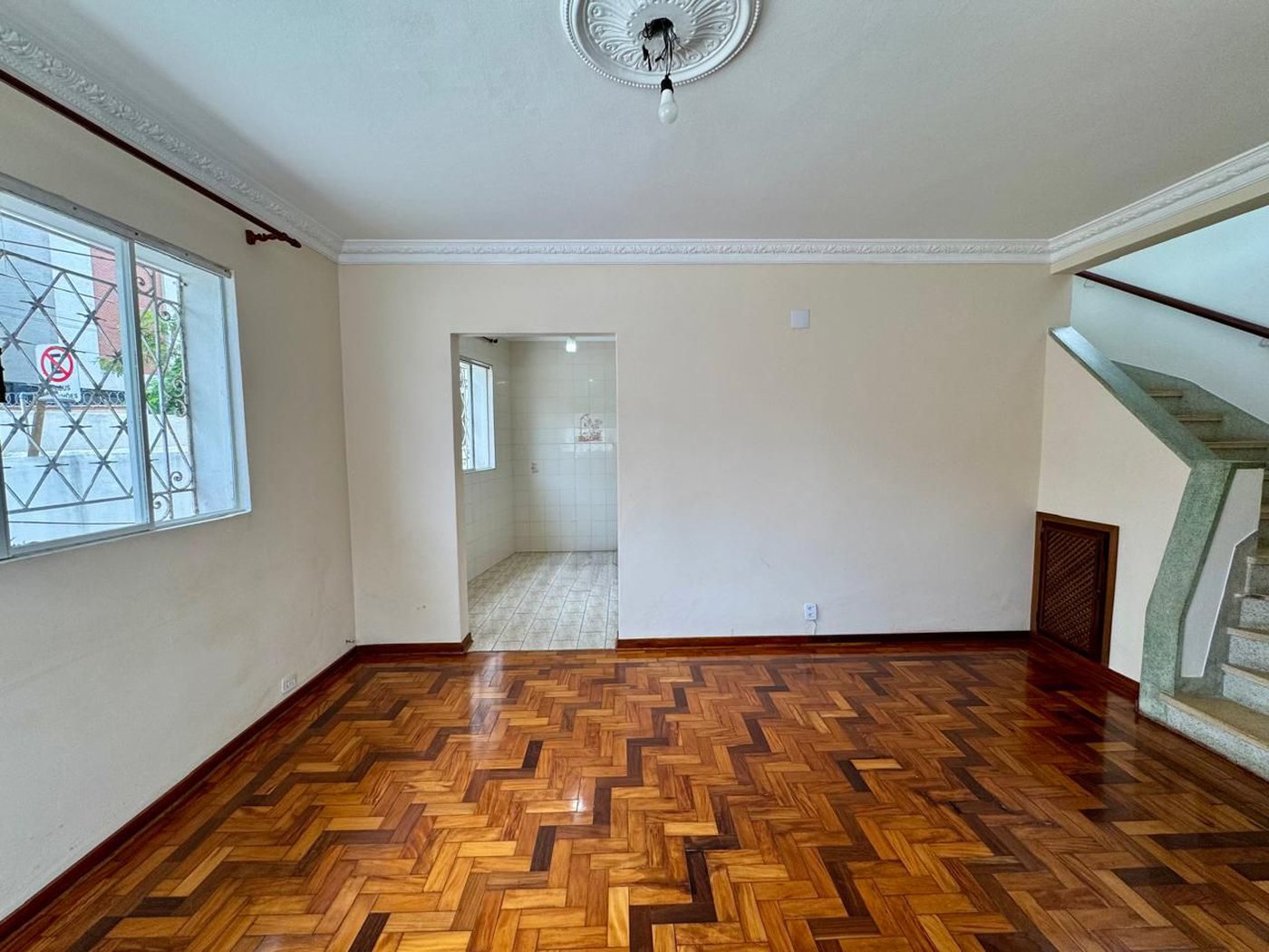 CASA AMPLA COM QUINTAL  150m² - 1.799.000,00 - Aparecida - Santos/SP