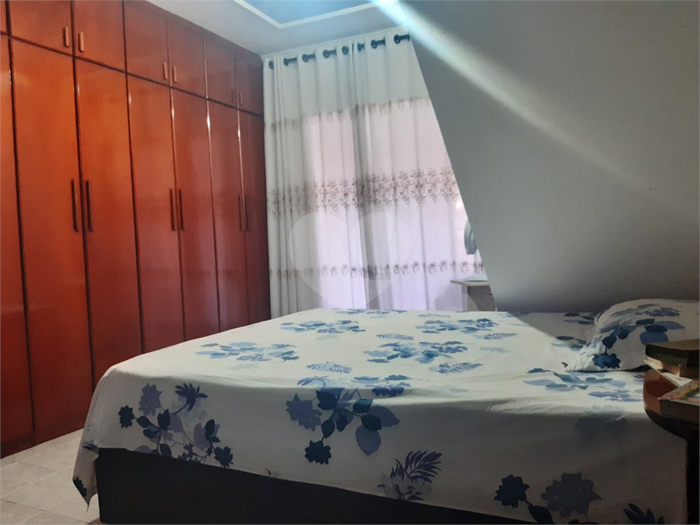 Sobrado à venda com 5 quartos, sendo 3 suítes, em Horto, São Paulo, SP