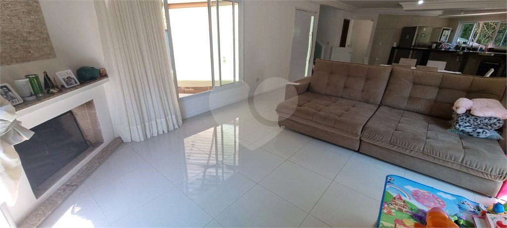 Casa à venda com 4 quartos, sendo 2 suítes,  no condomínio Sausalito, Mairiporã - SP