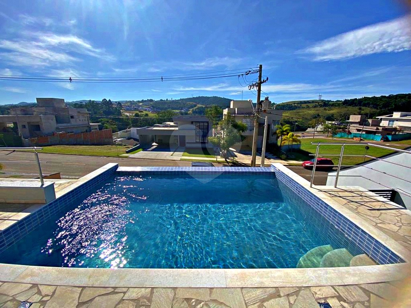 Casa à venda com 3 suítes no condomínio Santa Isabel I, Louveira - SP