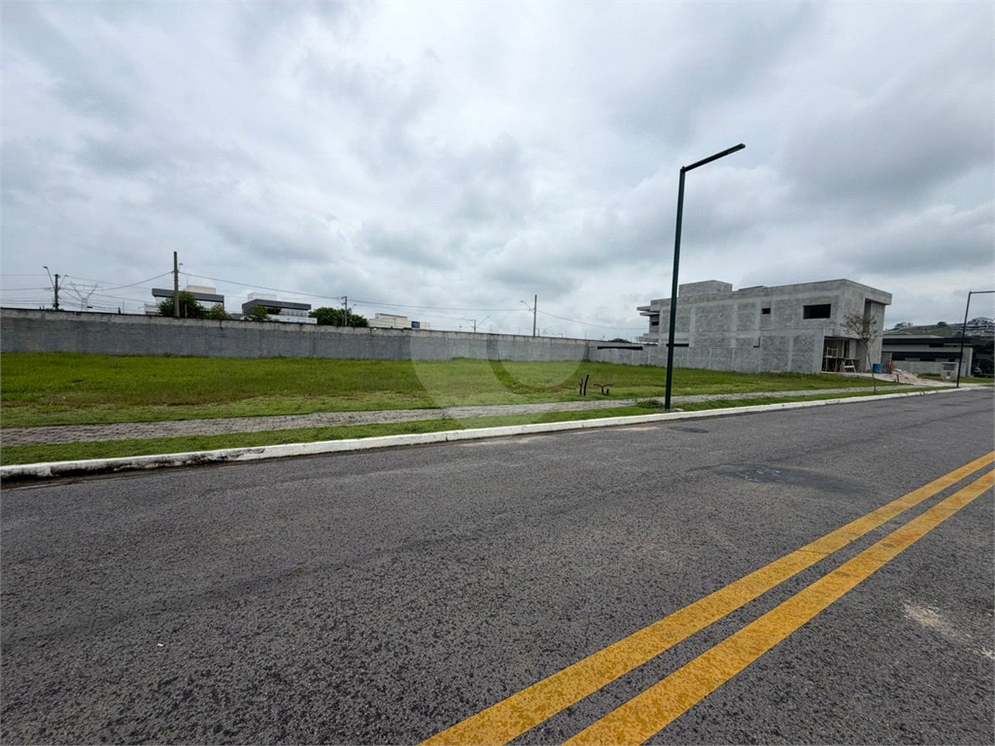 Terreno à venda no condomínio Jardim das Nações, São José dos Campos - SP