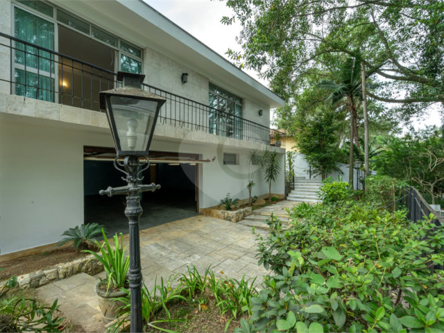 Casa Térrea à venda ou para alugar com 4 suítes em Jardim Marajoara, São Paulo, SP