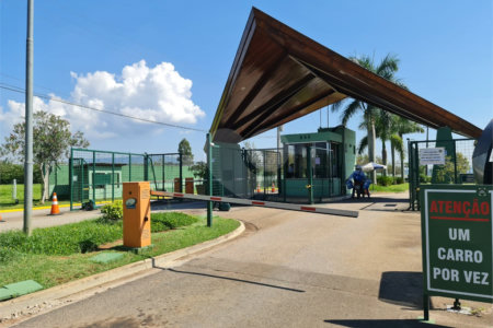 Terreno à venda no condomínio Village Saint Charbel, Araçoiaba da Serra - SP