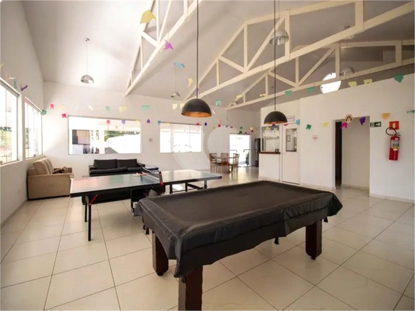 Casa à venda com 3 quartos, sendo 2 suítes, no condomínio Altos de São Roque, São Roque - SP