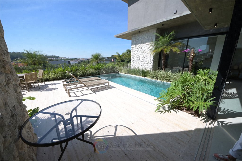 Casa à venda com 4 suítes no condomínio Villa dos Pinheiros, Indaiatuba - SP