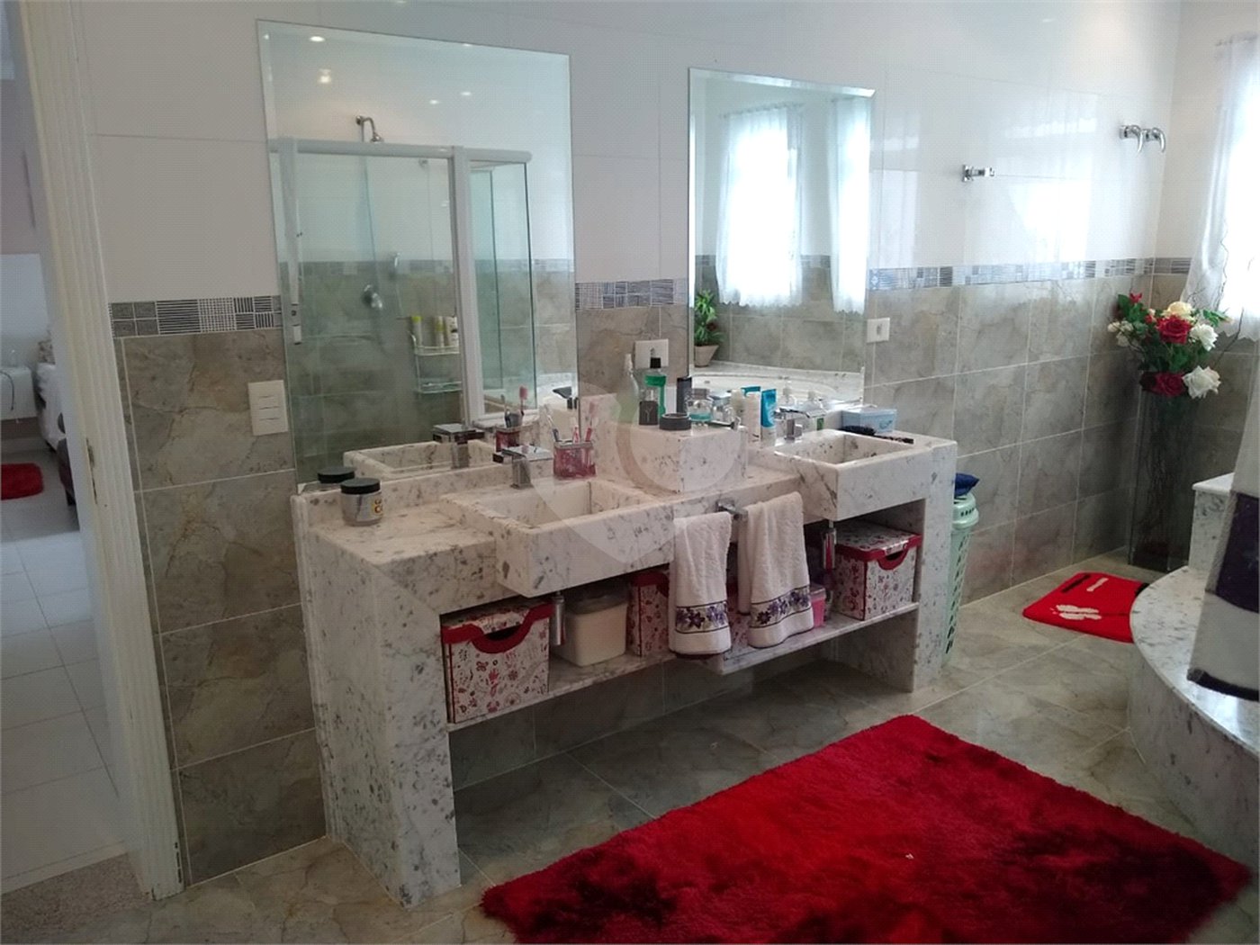 Casa à venda com 5 quartos, sendo 4 suítes,  no condomínio Parque Shambala, Atibaia - SP