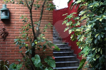 Casa à venda com 4 quartos, sendo 2 suítes, em Jardim Leonor, São Paulo, SP