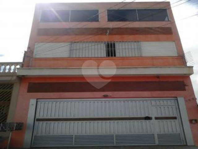 Sobrado à venda com 4 quartos, sendo 2 suítes,  em Penha, São Paulo, SP