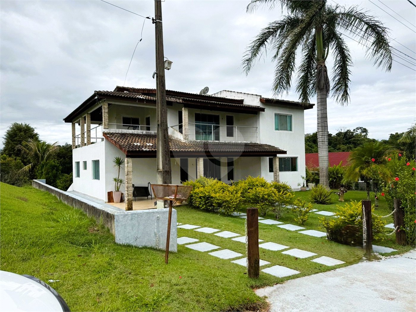 Casa à venda com 4 quartos, sendo 3 suítes, no condomínio Village da Serra, Araçoiaba da Serra - SP