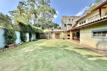 Casa à venda com 4 suítes no condomínio Parque das Artes, Embu das Artes - SP