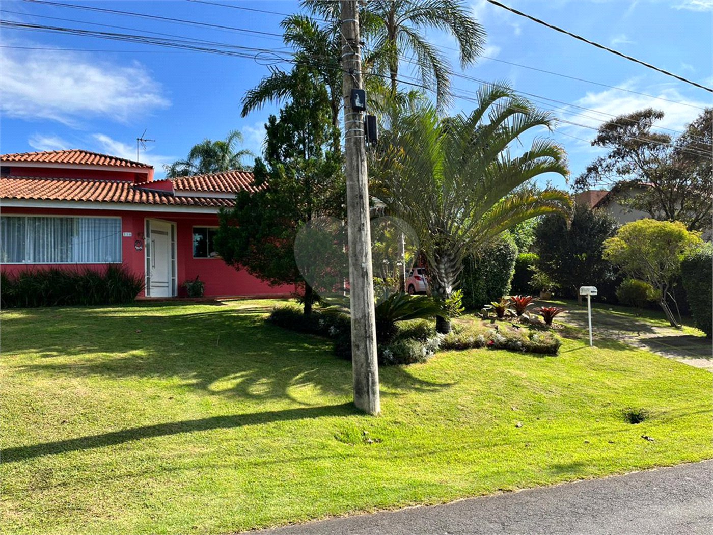 Casa à venda com 3 quartos, sendo 1 suíte,  no condomínio Portal do Sabiá, Araçoiaba da Serra - SP