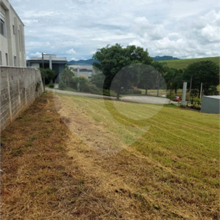 Terreno à venda no condomínio Figueira Garden, Atibaia - SP