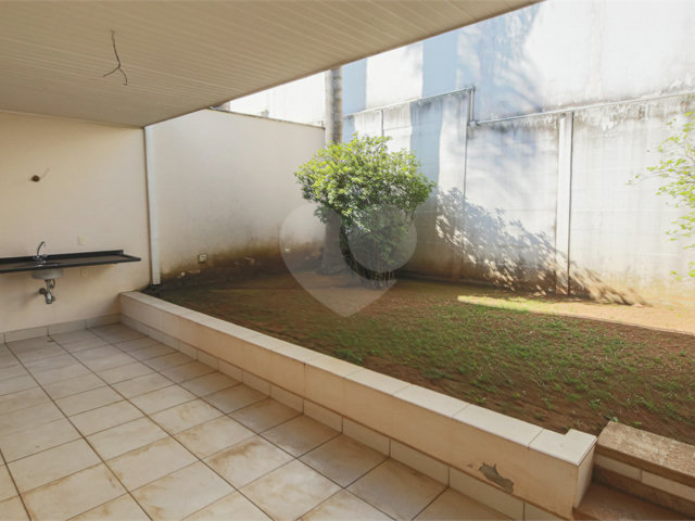 Casa à venda com 3 suítes no condomínio Bristol Village, São Paulo - SP