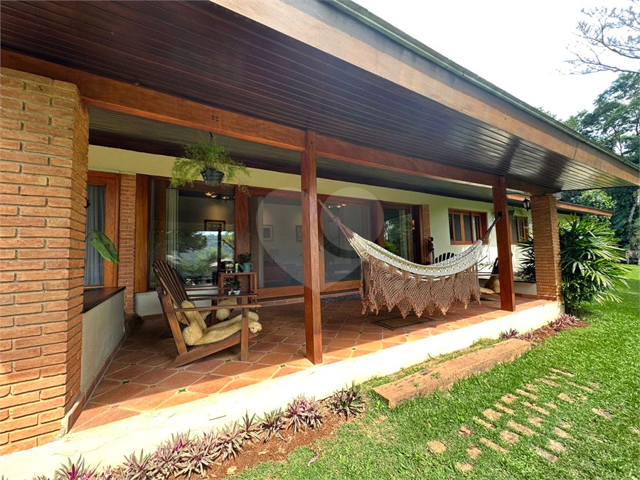 Casa à venda com 4 quartos, sendo 2 suítes,  no condomínio Chacara Marques, Santana de Parnaíba - SP