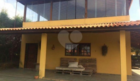 Casa à venda com 6 quartos, sendo 4 suítes,  no condomínio Cond Riacho Fundo, Araçoiaba da Serra - SP