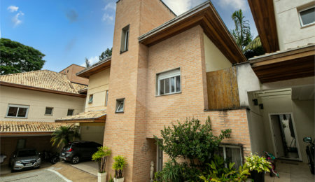 Casa à venda com 5 quartos, sendo 4 suítes, no condomínio Villa de Monterey, São Paulo - SP