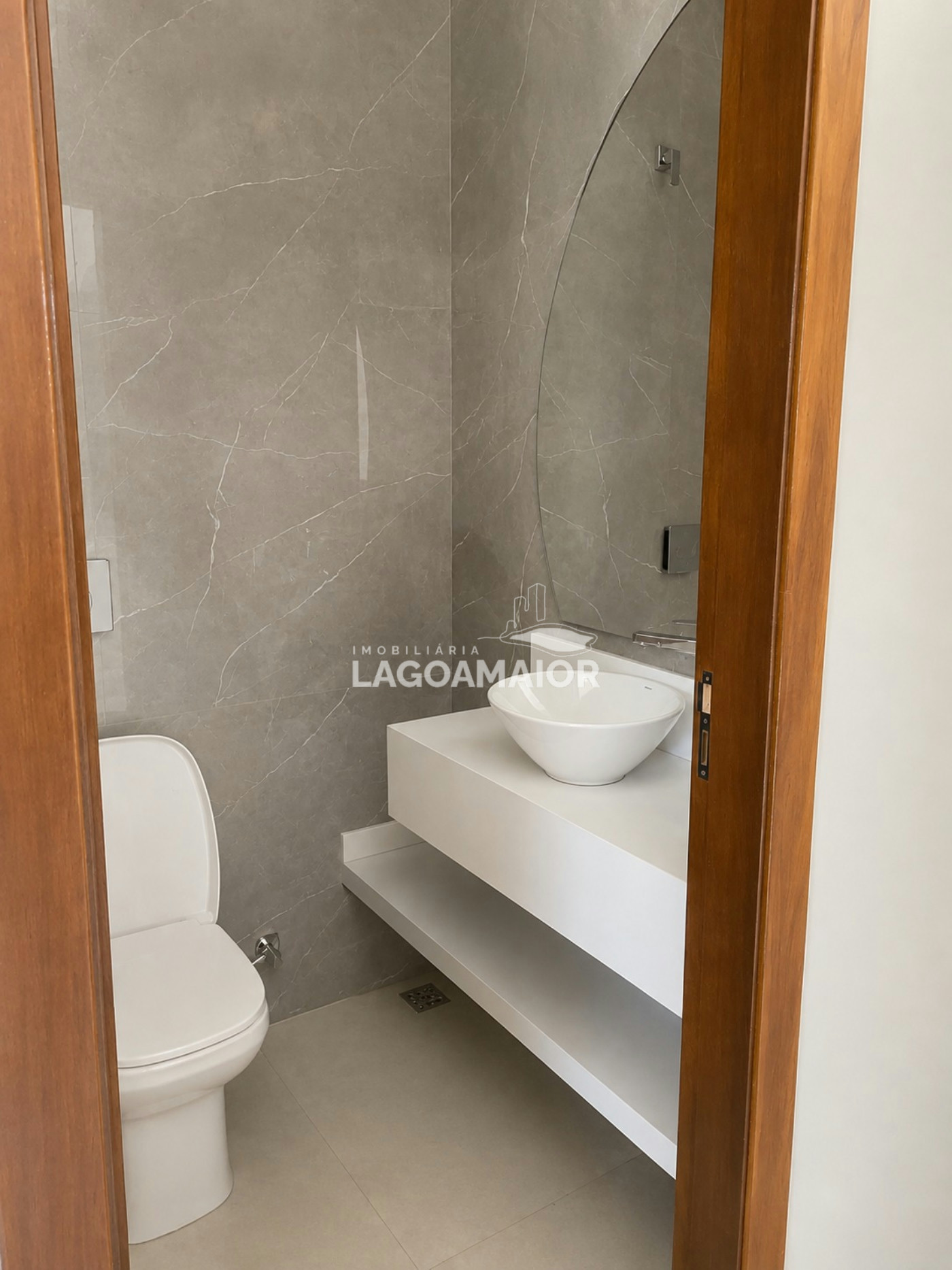Casa para alugar com 3 quartos, sendo 2 suítes,  em Jardim Das Acácias, Três Lagoas, MS