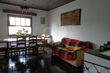 Casa à venda com 3 quartos, sendo 1 suíte,  em Jardim Londrina, São Paulo, SP