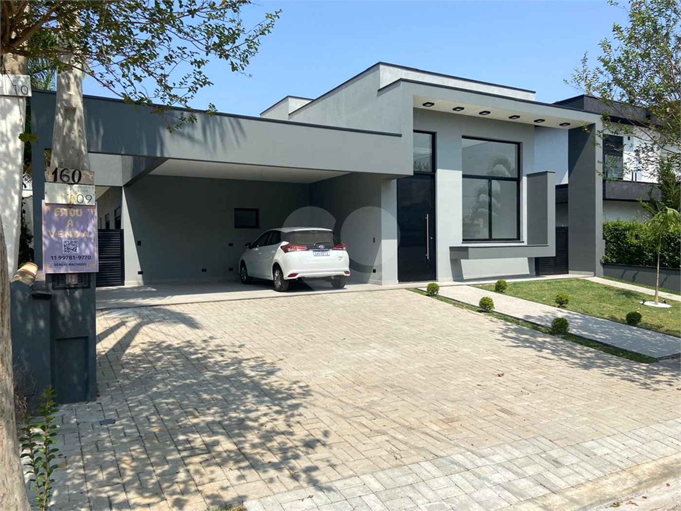 Casa à venda com 3 suítes no condomínio Shambala II, Atibaia - SP