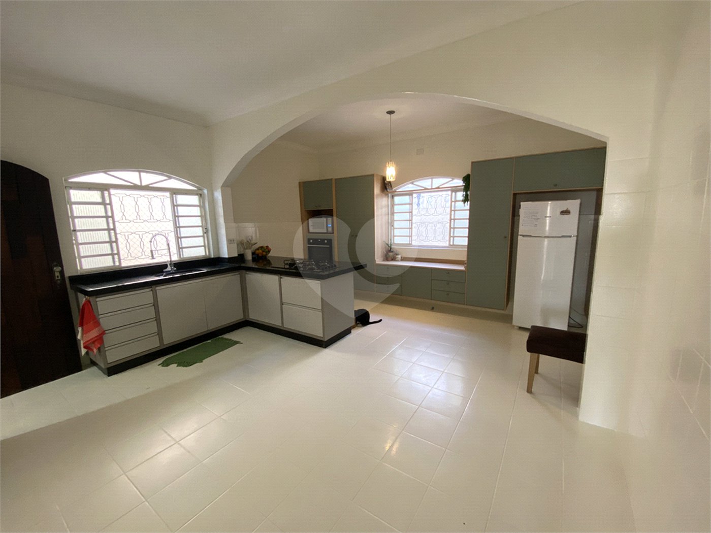 Sobrado à venda com 3 quartos, sendo 1 suíte, em Monte Castelo, São José dos Campos, SP