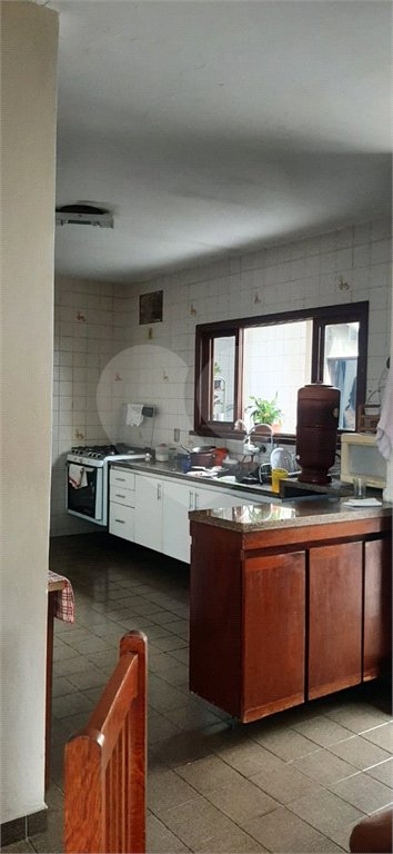 Sobrado à venda com 8 quartos em Jardim São Luís, São Paulo, SP