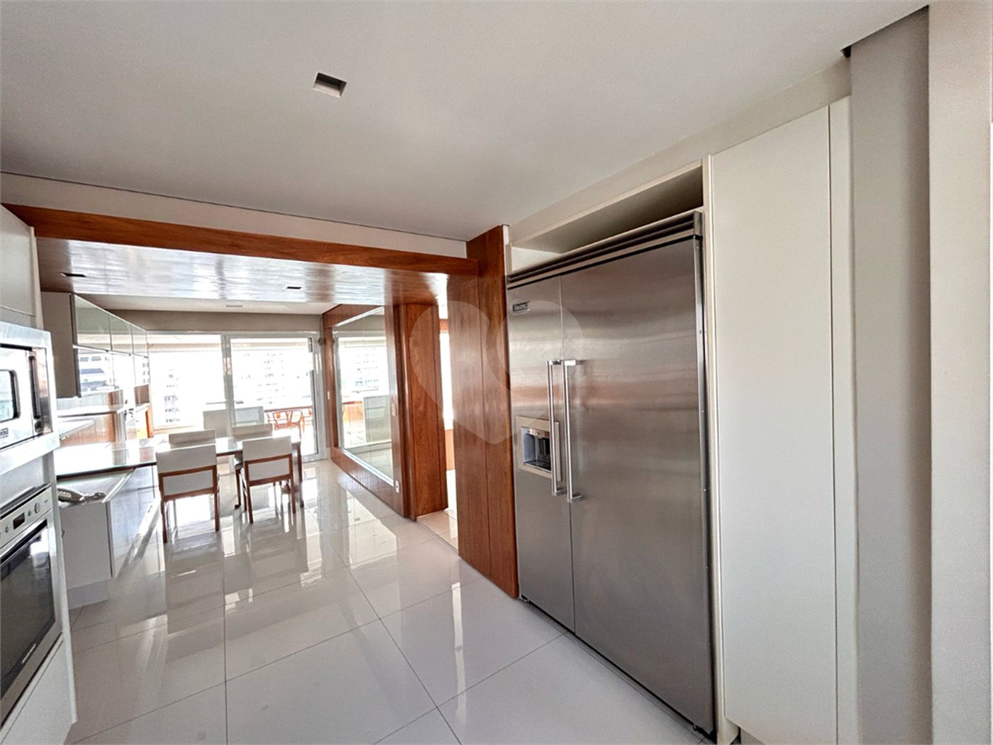 Apartamento à venda com 3 suítes em Moema, São Paulo, SP