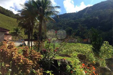 Fazenda à venda com 7 quartos, sendo 3 suítes, em Professor Souza, Casimiro de Abreu, RJ