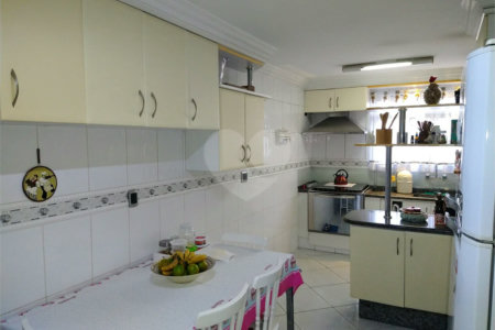 Casa à venda com 3 quartos, sendo 1 suíte, em Parque Vitória, São Paulo, SP