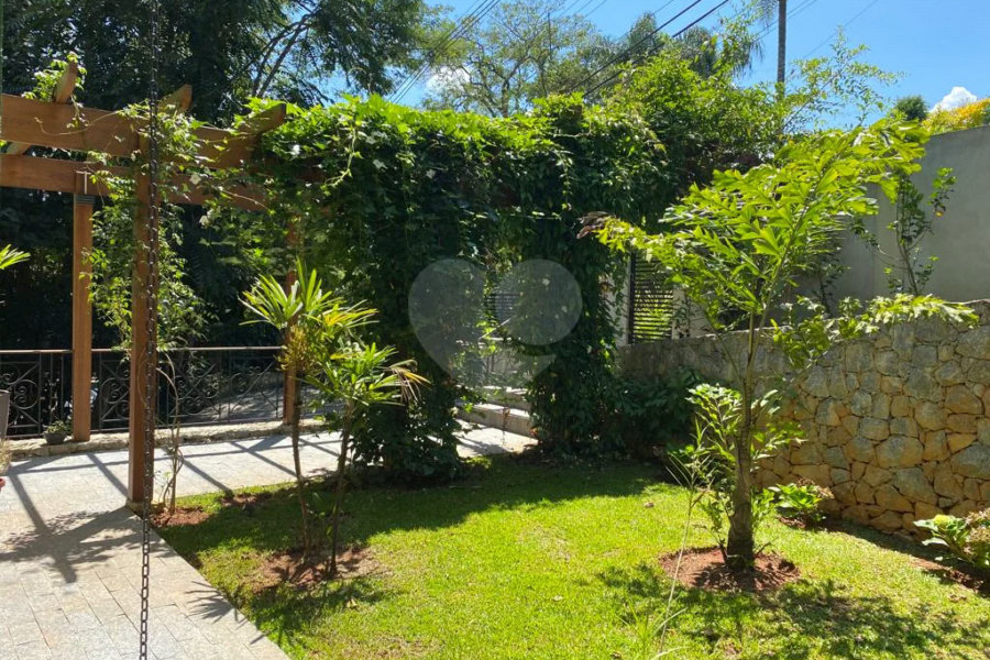 Casa à venda ou para alugar com 5 quartos, sendo 4 suítes, no condomínio Associação Reserva das Hortênsias, Mairiporã - SP