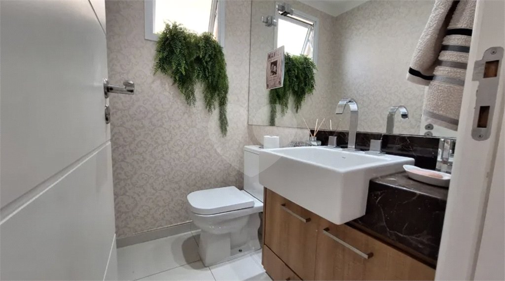 Casa à venda com 5 quartos, sendo 2 suítes,  no condomínio Floradas da Serra, São Paulo - SP