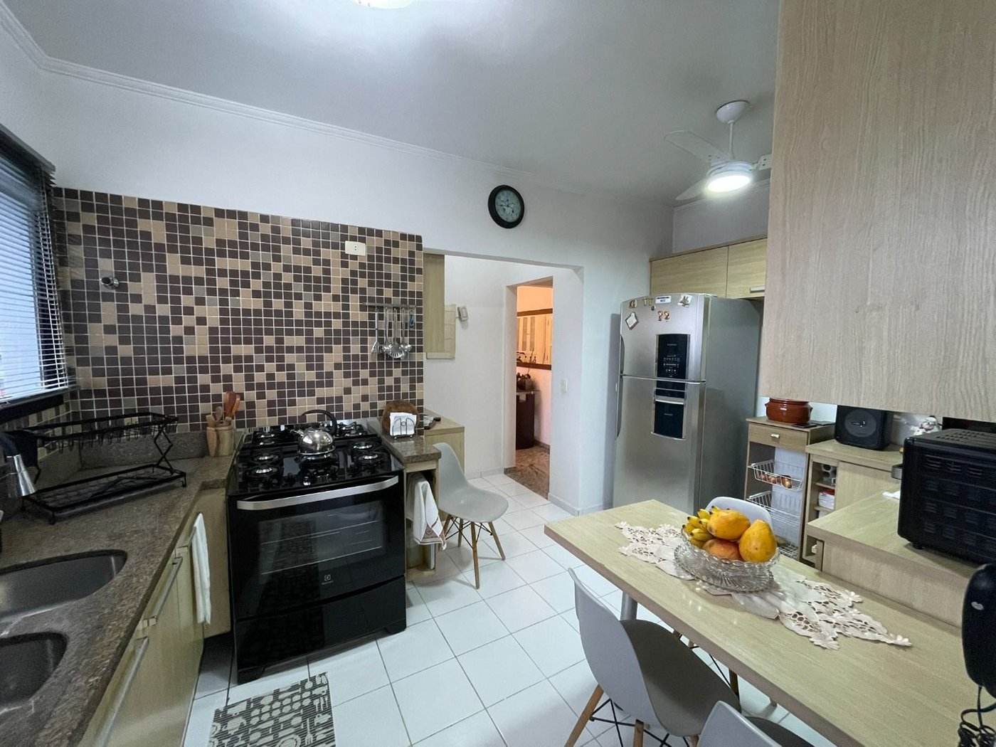 Apartamento 3 dormitórios com 2 suítes, 2 vagas demarcadas, no Embaré, Santos