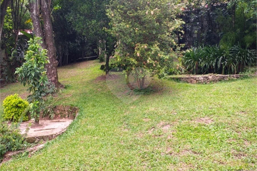Sobrado à venda com 4 quartos, sendo 2 suítes,  em Roseira, Mairiporã, SP