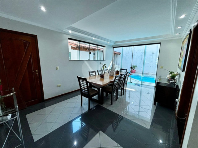 Sobrado à venda com 4 quartos, sendo 1 suíte,  em Tremembé, São Paulo, SP