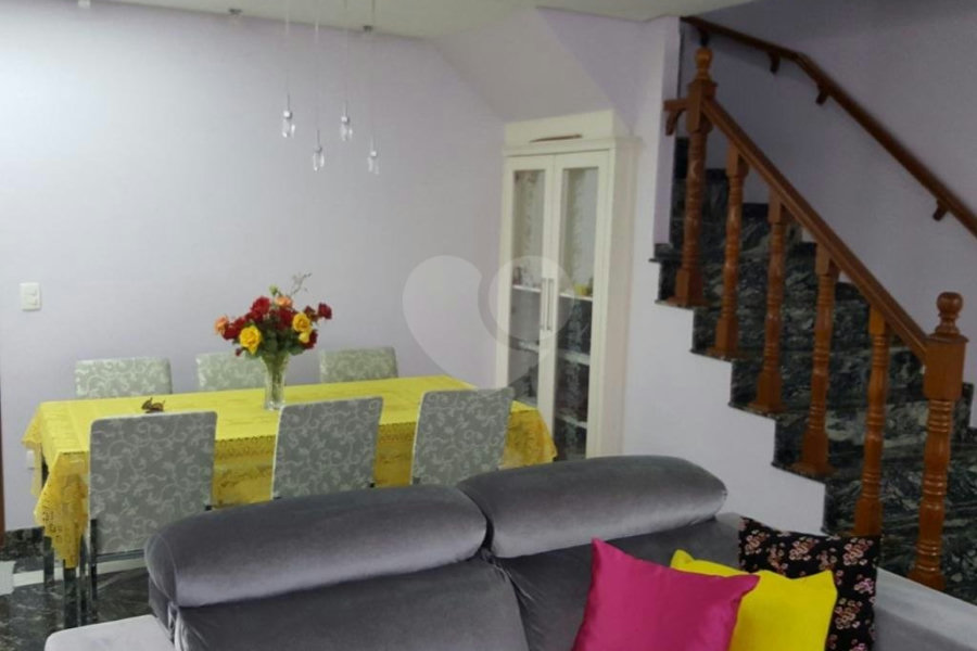 Casa à venda com 3 suítes no condomínio Village, São Paulo - SP