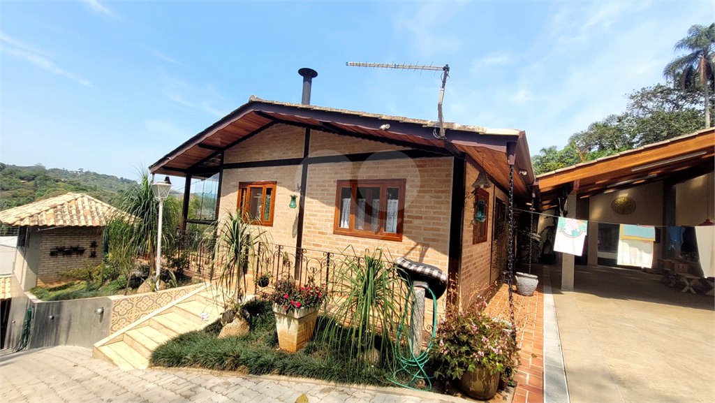 Casa à venda com 3 quartos, sendo 1 suíte, no condomínio Associação Reserva das Hortênsias, Mairiporã - SP