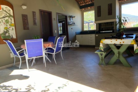 Casa à venda com 3 quartos, sendo 1 suíte, com vista deslumbrante em Recreio Maristela, Atibaia