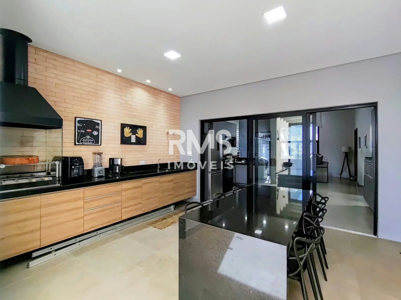 Casa à venda com 3 quartos, sendo 1 suíte, no condomínio Residencial Mont Blanc, Itu - SP
