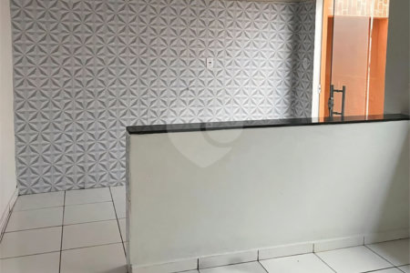 Casa à venda com 2 quartos em Vila Carvalho, Itapetininga, SP