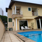 SOBRADO MARAVILHOSO A VENDA NO JARDIM FLORESTA (TREMEMBÉ) - 4 SUÍTES, PISCINA E 6 VAGAS DE GARAGEM