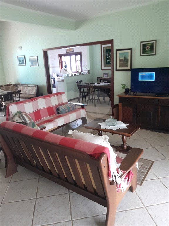 Chácara à venda com 4 quartos, sendo 1 suíte,  em Vila Dom Pedro, Atibaia, SP