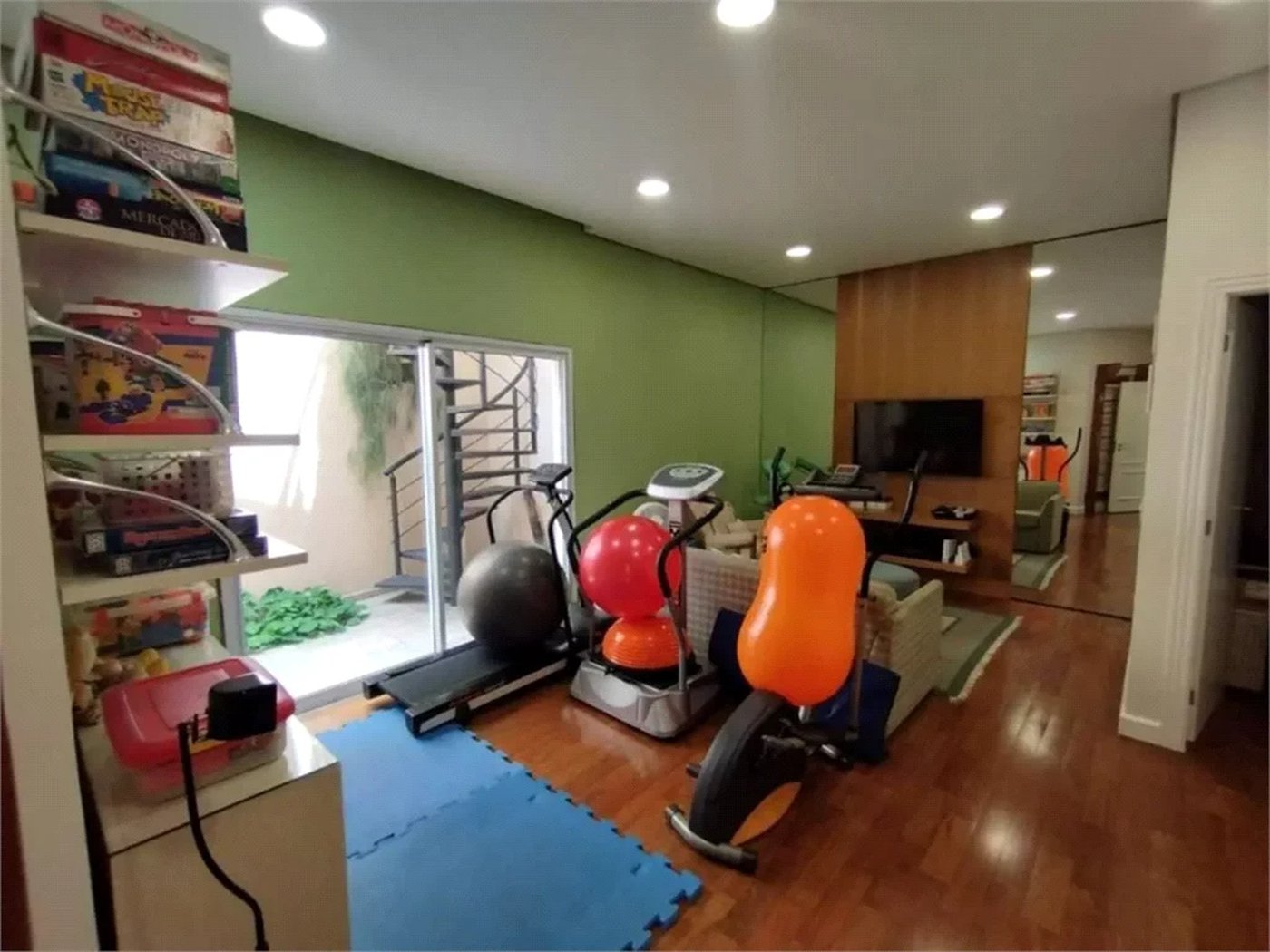 Casa à venda ou para alugar com 4 suítes no condomínio Solares Vila Europa, São Paulo - SP