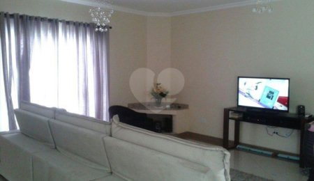 Sobrado à venda com 5 quartos, sendo 4 suítes, em Horto, São Paulo, SP